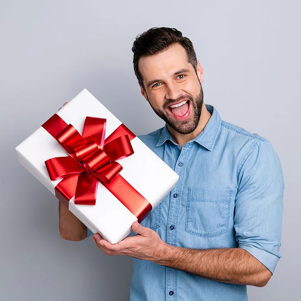 Что подарить парню на 24 года: идеи подарка