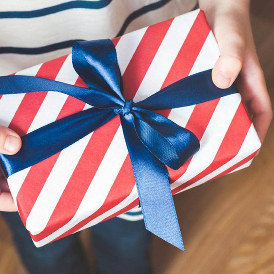 + идей, что подарить мужчине на день рождения: список оригинальных и недорогих подарков