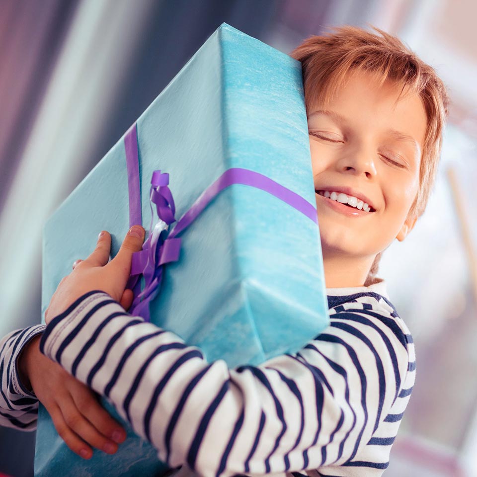 Подарок ребенку на день рождение 10 лет: выбираем подарки мальчикам и девочкам