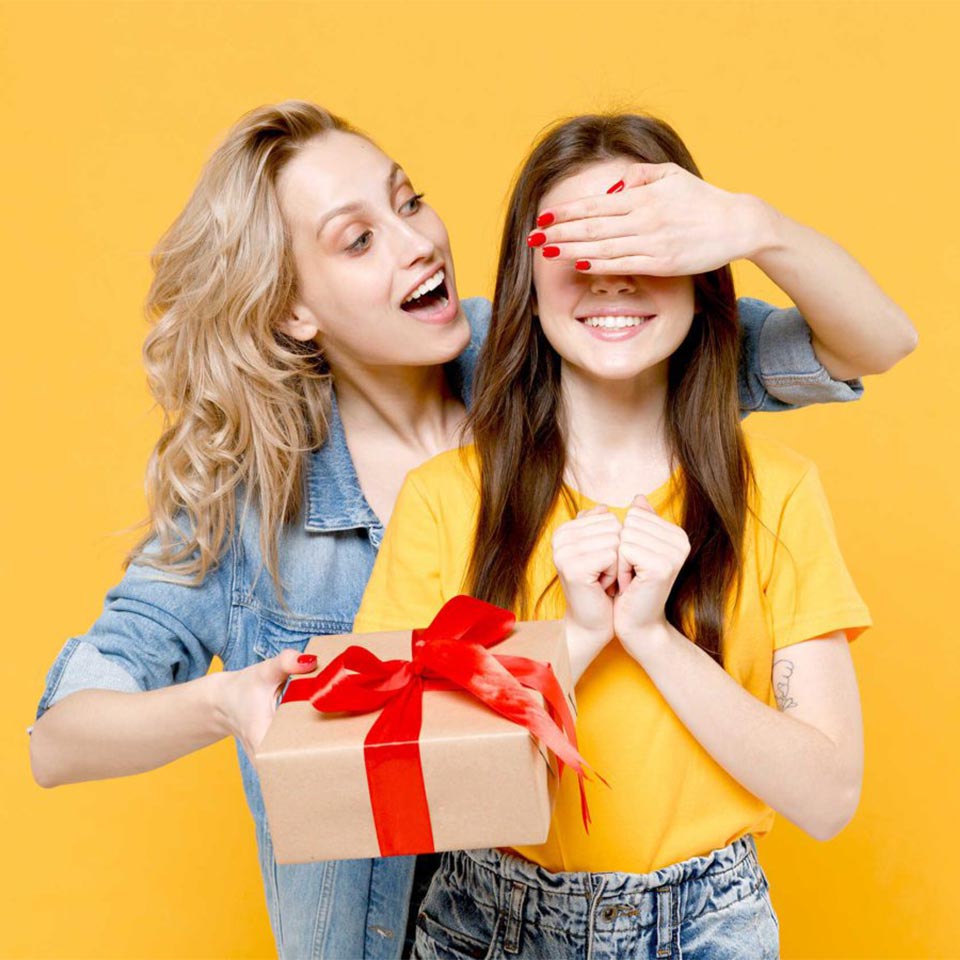 Идеи подарков подруге на лет: что подарить подруге - 89 идей