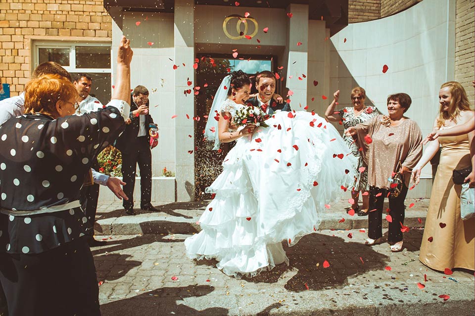 Как проходить регистрация брака в ЗАГСе — что нужно для торжественной илинеторжественной церемонии