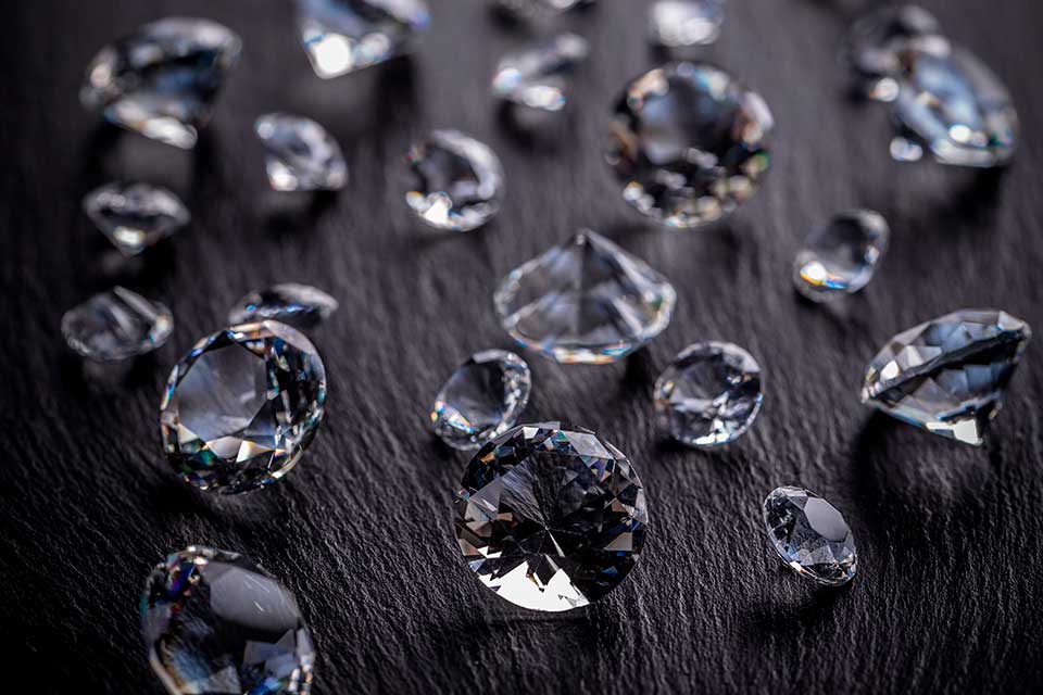 Карбонадо или черный бриллиант — что это такое, как он выглядит, сколькостоит, какие имеет магические свойства и кому подходит по знаку зодиака