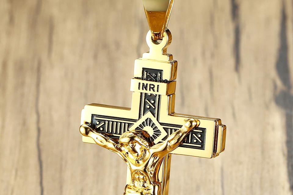Как должен выглядеть нательный крестик — виды и разновидности православныхкрестов с распятием и без него; чем отличается от католического; ктопокупает крестик на крещение