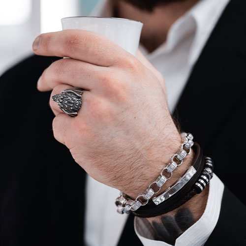 Мужские браслеты: как носить и с чем сочетать - советы стилиста (ВИДЕО)