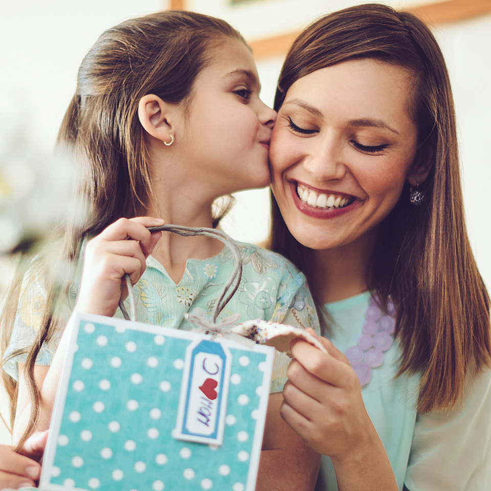 + идей, что подарить маме на 8 Марта в году: список оригинальных и недорогих подарков
