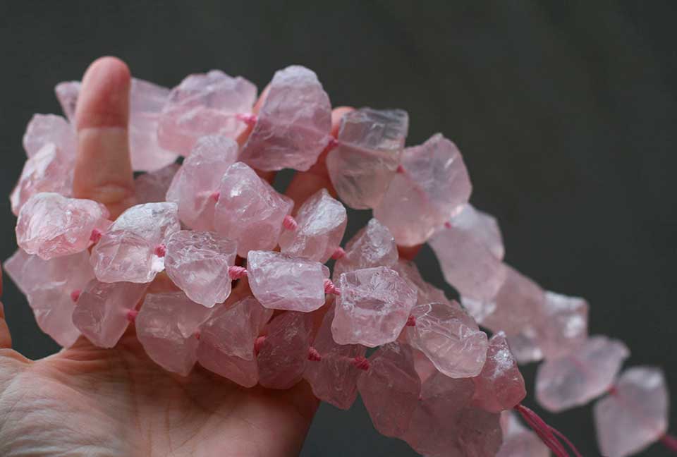 Розовый кварц — магические свойства и значение камня, как отличить подделкуот оригинала
