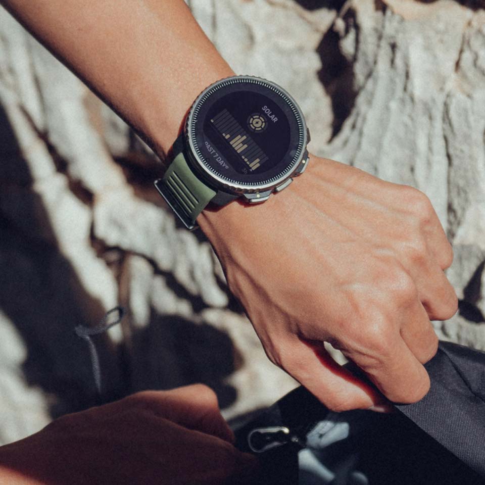 Новинка от финского бренда Suunto: умные наручные часы из серии Vertical