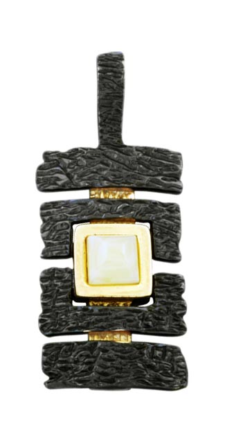 Серебряный кулон Балтзолото АртСтудио 73111028-bz c белым янтарем