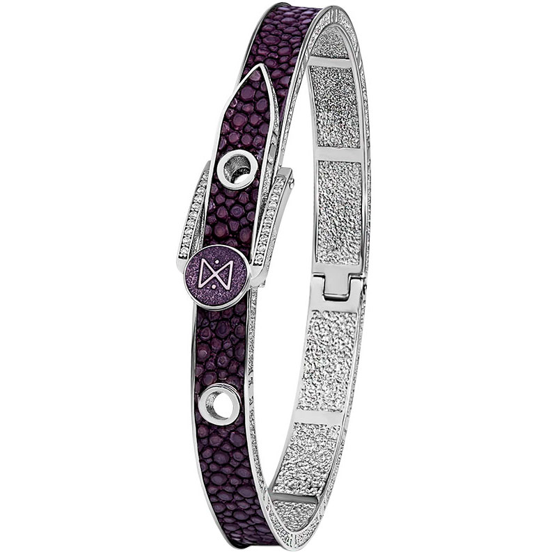 Серебряный жесткий браслет НИКА 3800.2.9.06 с вставкой из кожи ската, фианитами