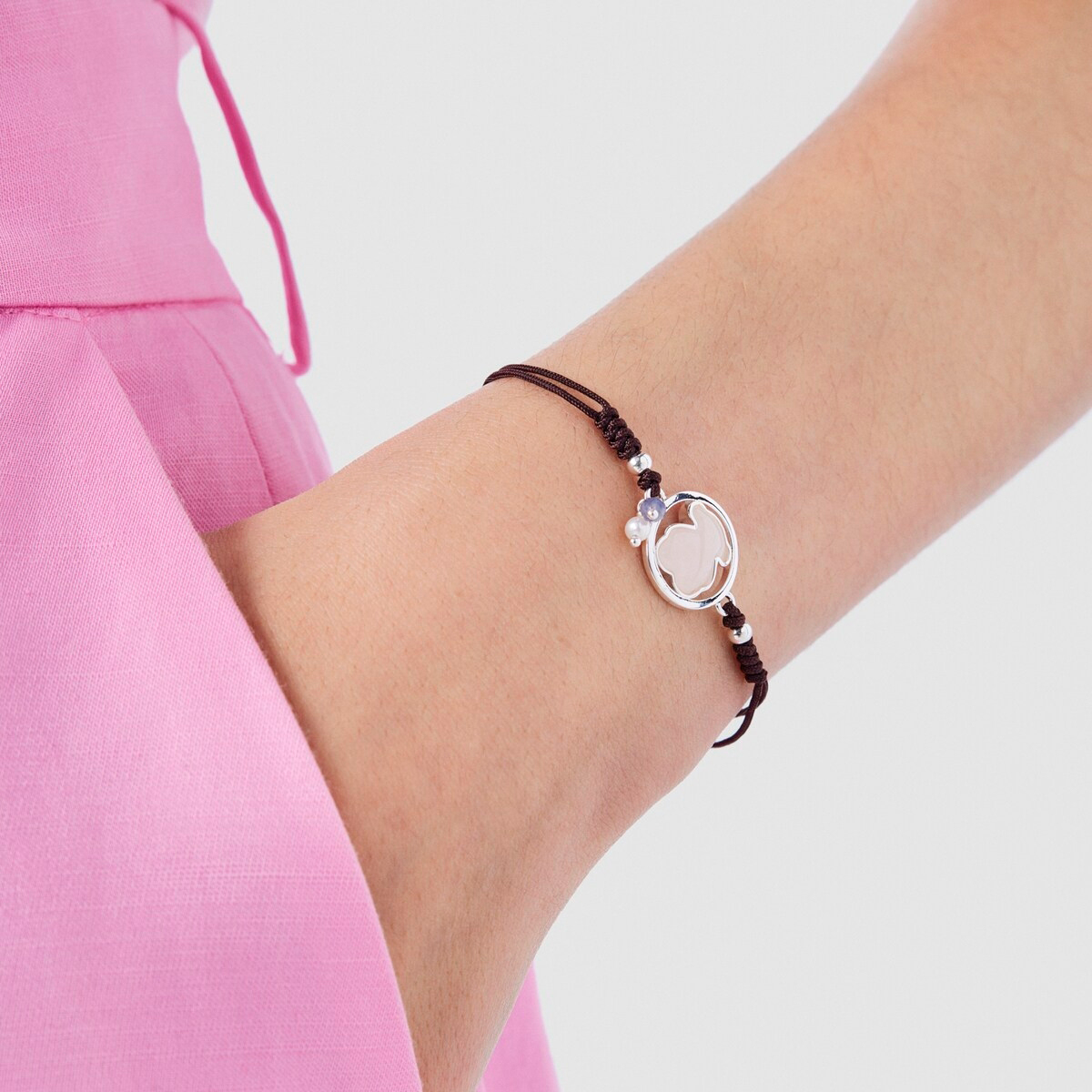 Серебряный браслет Camille с розовым кварцем, иолитом и жемчугом TOUS712161630 — купить в AllTime.ru — фото